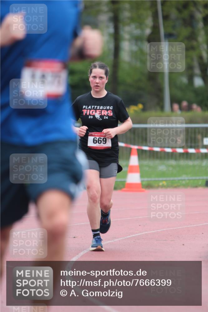 13.04.2025 - Hammer Lauf A. Gomolzig http://msf.ph/oto/7666399 13.04.2025 12:40:52 Ziel 669, 947, 1875 meine-sportfotos.de