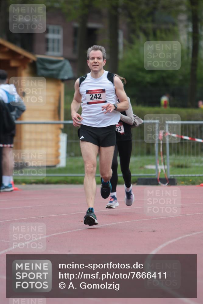 13.04.2025 - Hammer Lauf A. Gomolzig http://msf.ph/oto/7666411 13.04.2025 12:41:11 Ziel 242, 309, 1297, 1963 meine-sportfotos.de