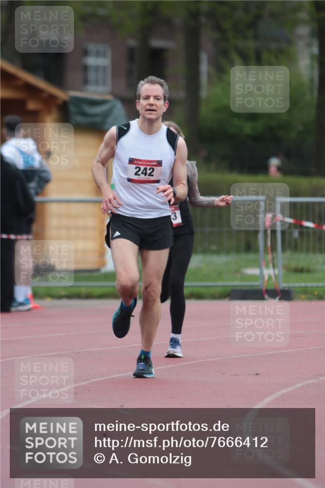 13.04.2025 - Hammer Lauf A. Gomolzig http://msf.ph/oto/7666412 13.04.2025 12:41:12 Ziel 242, 309, 1297, 1963 meine-sportfotos.de