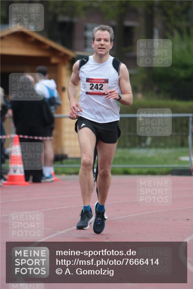 13.04.2025 - Hammer Lauf A. Gomolzig http://msf.ph/oto/7666414 13.04.2025 12:41:12 Ziel 242, 309, 1297, 1963 meine-sportfotos.de