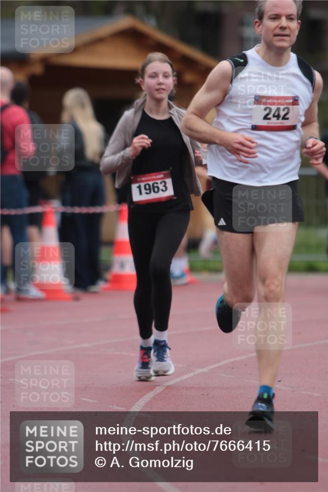 13.04.2025 - Hammer Lauf A. Gomolzig http://msf.ph/oto/7666415 13.04.2025 12:41:14 Ziel 242, 309, 1297, 1963 meine-sportfotos.de