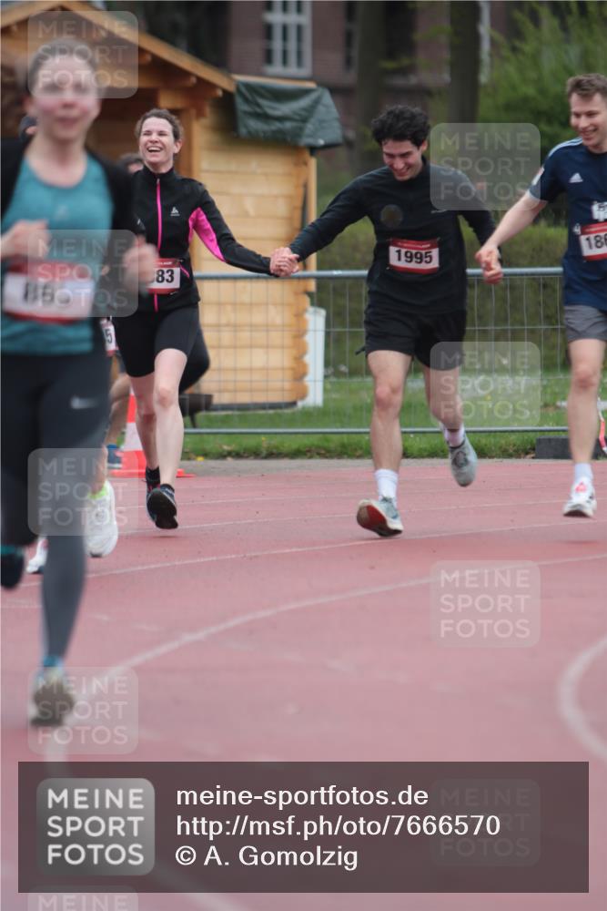 13.04.2025 - Hammer Lauf A. Gomolzig http://msf.ph/oto/7666570 13.04.2025 12:43:31 Ziel 863, 958, 1272, 1551, 1576, 1611, 1612, 1613, 1847, 1866, 1868, 1883, 1935, 1995 meine-sportfotos.de