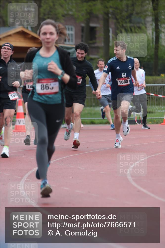 13.04.2025 - Hammer Lauf A. Gomolzig http://msf.ph/oto/7666571 13.04.2025 12:43:32 Ziel 863, 958, 1272, 1551, 1576, 1578, 1611, 1612, 1613, 1847, 1866, 1868, 1883, 1935, 1995 meine-sportfotos.de