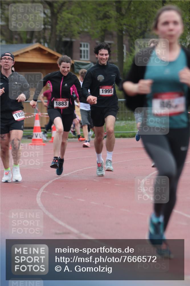 13.04.2025 - Hammer Lauf A. Gomolzig http://msf.ph/oto/7666572 13.04.2025 12:43:33 Ziel 863, 958, 1272, 1551, 1576, 1578, 1611, 1612, 1613, 1847, 1866, 1868, 1883, 1935, 1995 meine-sportfotos.de