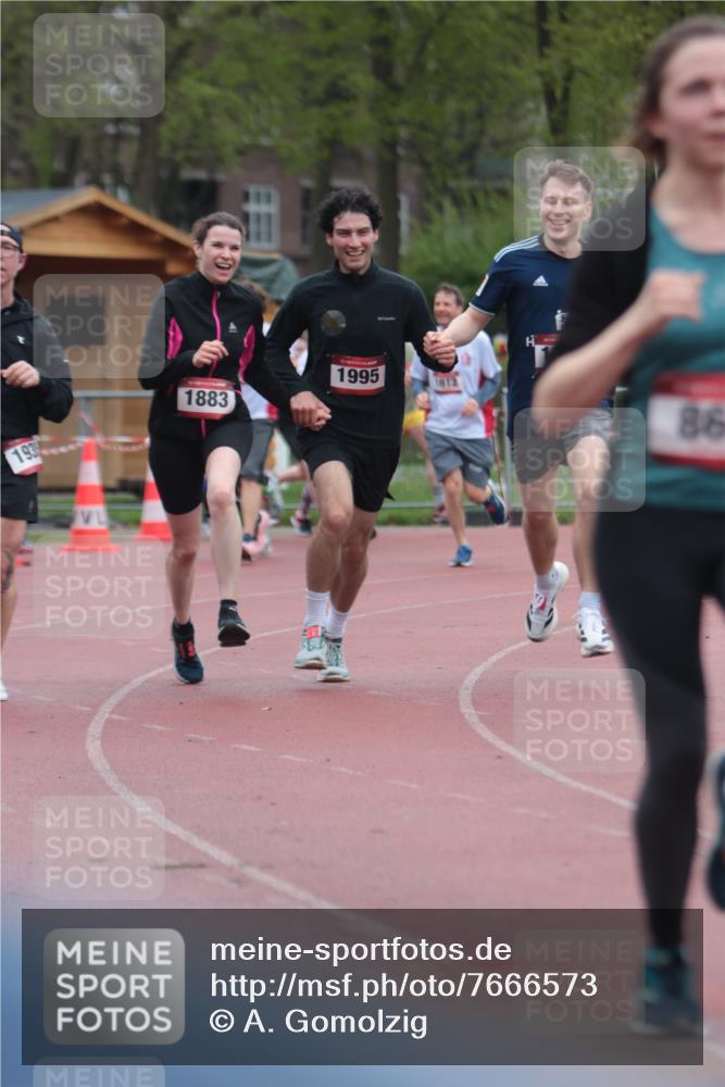 13.04.2025 - Hammer Lauf A. Gomolzig http://msf.ph/oto/7666573 13.04.2025 12:43:33 Ziel 863, 958, 1272, 1551, 1576, 1578, 1611, 1612, 1613, 1847, 1866, 1868, 1883, 1935, 1995 meine-sportfotos.de