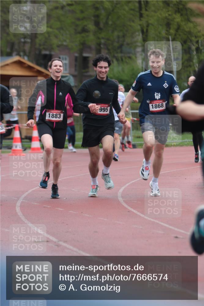 13.04.2025 - Hammer Lauf A. Gomolzig http://msf.ph/oto/7666574 13.04.2025 12:43:33 Ziel 863, 958, 1272, 1551, 1576, 1578, 1611, 1612, 1613, 1847, 1866, 1868, 1883, 1935, 1995 meine-sportfotos.de