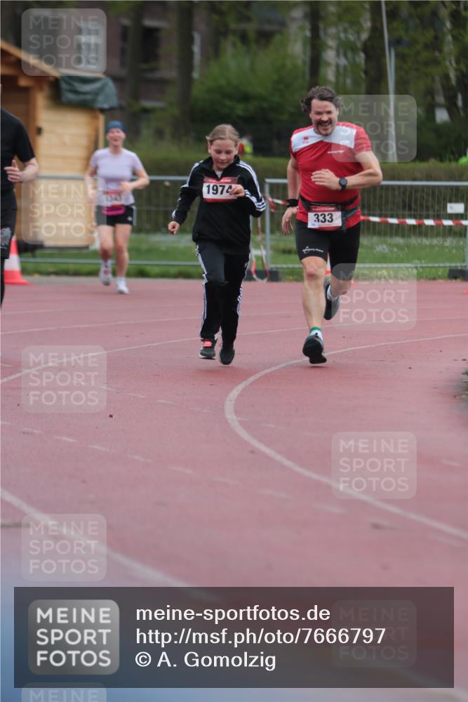 13.04.2025 - Hammer Lauf A. Gomolzig http://msf.ph/oto/7666797 13.04.2025 12:47:04 Ziel 333, 1802, 1974 meine-sportfotos.de