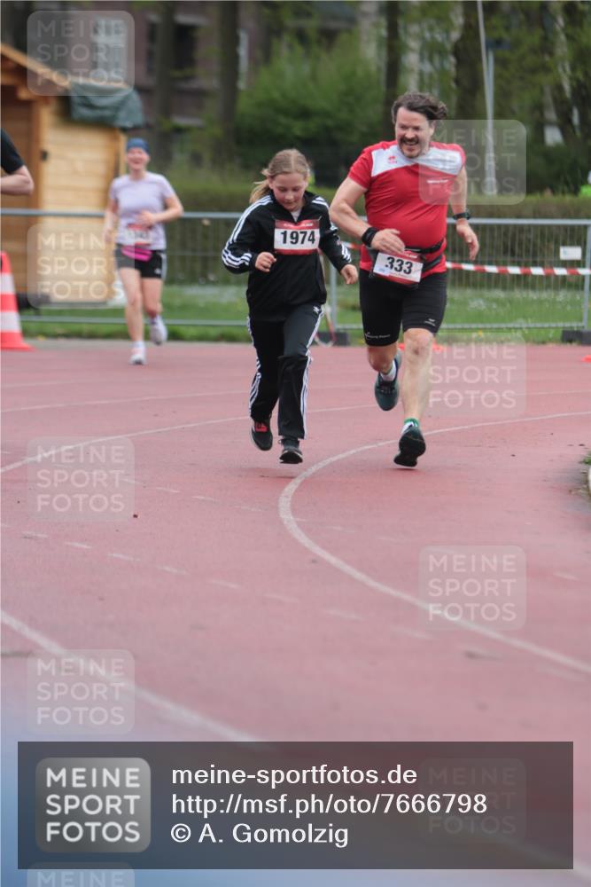 13.04.2025 - Hammer Lauf A. Gomolzig http://msf.ph/oto/7666798 13.04.2025 12:47:04 Ziel 333, 1802, 1974 meine-sportfotos.de