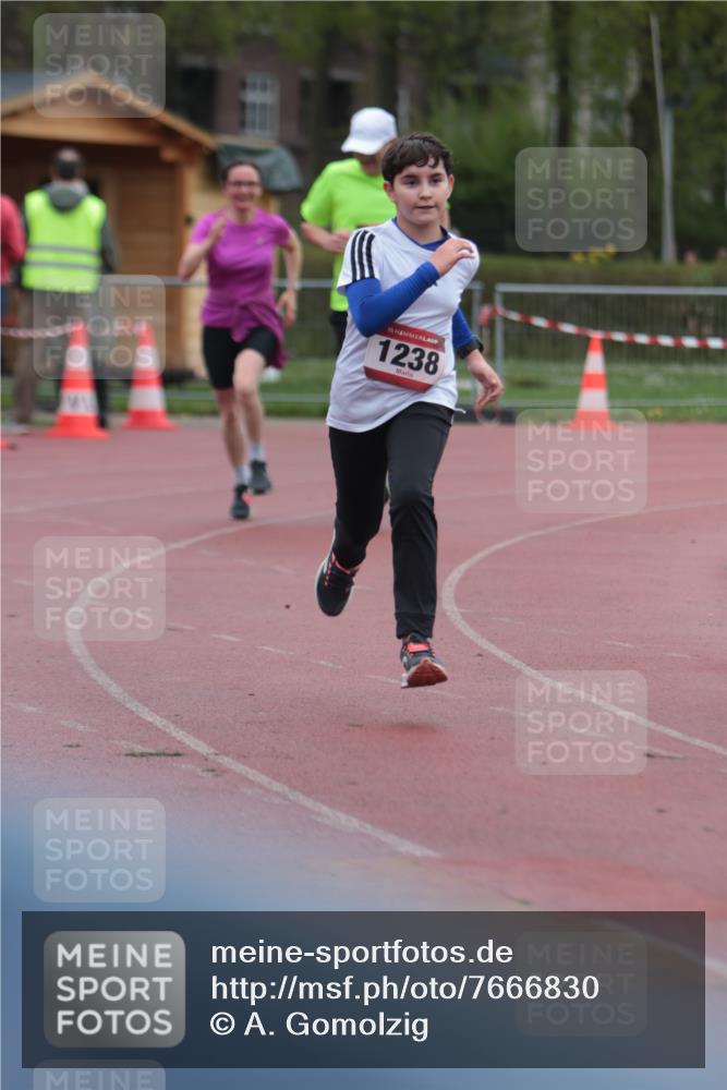 13.04.2025 - Hammer Lauf A. Gomolzig http://msf.ph/oto/7666830 13.04.2025 12:47:26 Ziel 246, 247 meine-sportfotos.de
