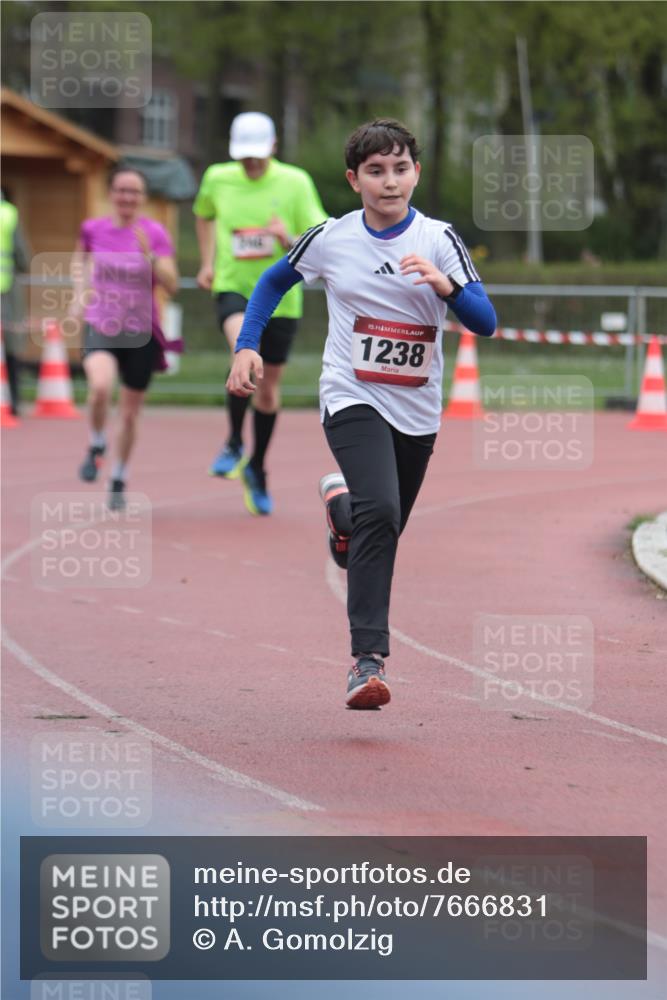 13.04.2025 - Hammer Lauf A. Gomolzig http://msf.ph/oto/7666831 13.04.2025 12:47:26 Ziel 246, 247 meine-sportfotos.de