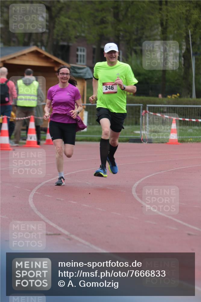 13.04.2025 - Hammer Lauf A. Gomolzig http://msf.ph/oto/7666833 13.04.2025 12:47:27 Ziel 246, 247 meine-sportfotos.de