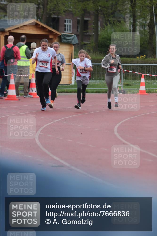 13.04.2025 - Hammer Lauf A. Gomolzig http://msf.ph/oto/7666836 13.04.2025 12:47:42 Ziel 228, 879, 880, 1569, 1570 meine-sportfotos.de