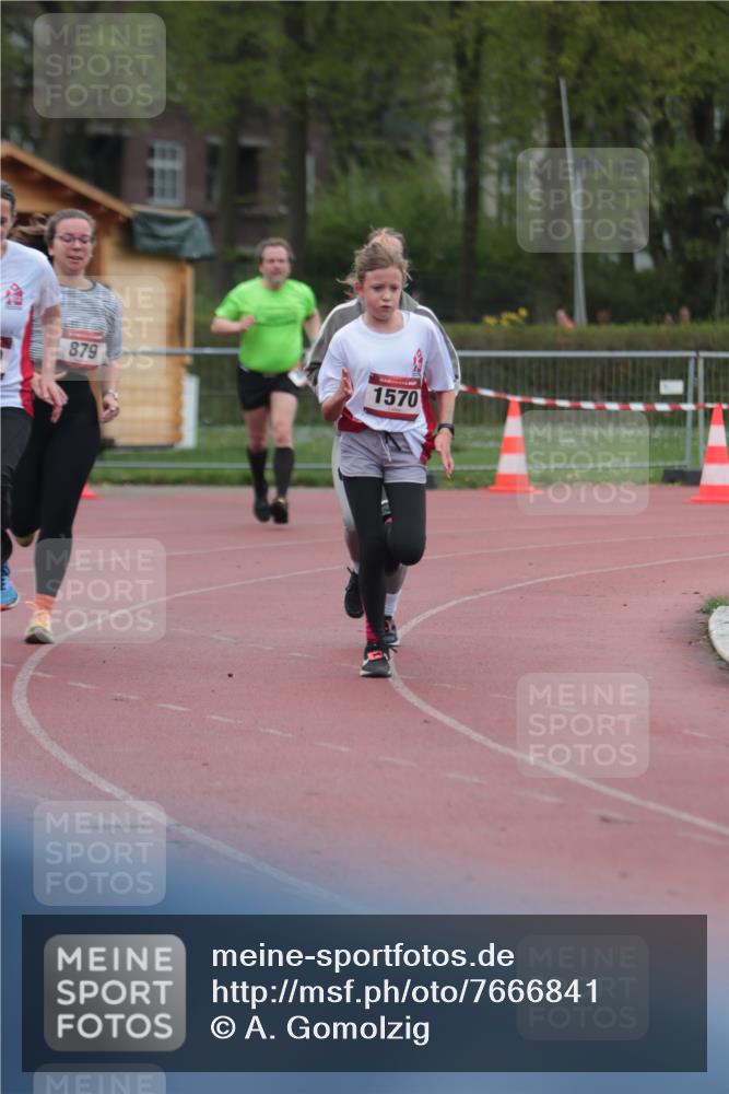 13.04.2025 - Hammer Lauf A. Gomolzig http://msf.ph/oto/7666841 13.04.2025 12:47:44 Ziel 228, 879, 880, 1569, 1570 meine-sportfotos.de