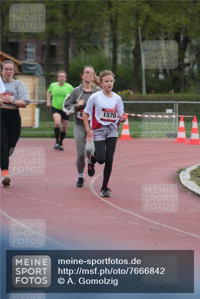 13.04.2025 - Hammer Lauf A. Gomolzig http://msf.ph/oto/7666842 13.04.2025 12:47:44 Ziel 228, 879, 880, 1569, 1570 meine-sportfotos.de