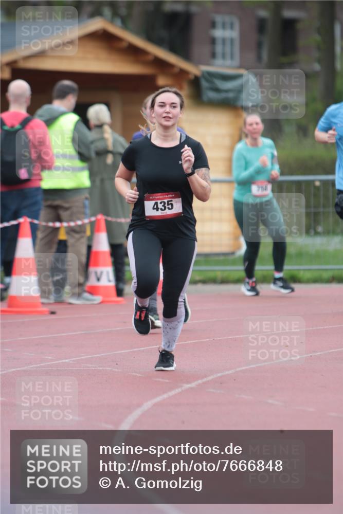 13.04.2025 - Hammer Lauf A. Gomolzig http://msf.ph/oto/7666848 13.04.2025 12:47:53 Ziel 251, 435, 487 meine-sportfotos.de