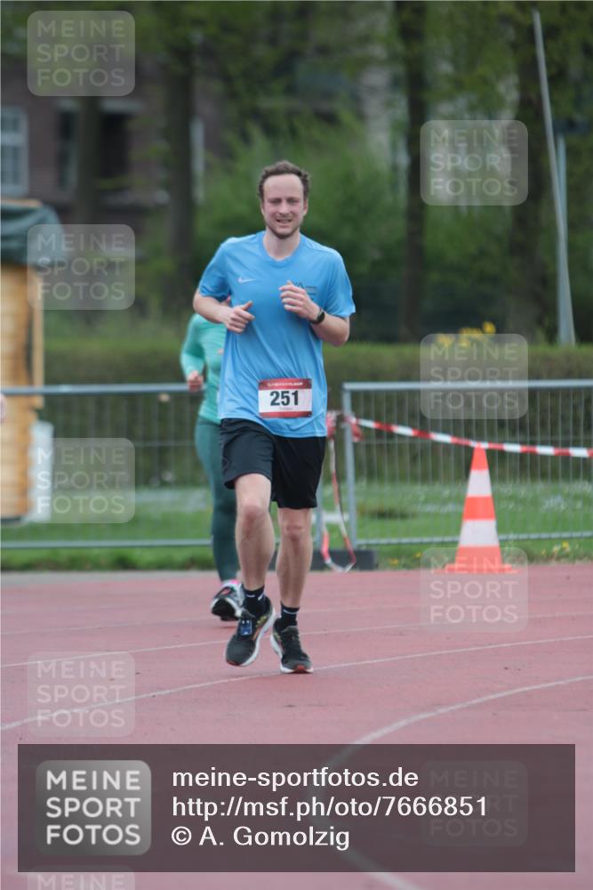 13.04.2025 - Hammer Lauf A. Gomolzig http://msf.ph/oto/7666851 13.04.2025 12:47:55 Ziel 251, 435, 487, 758 meine-sportfotos.de