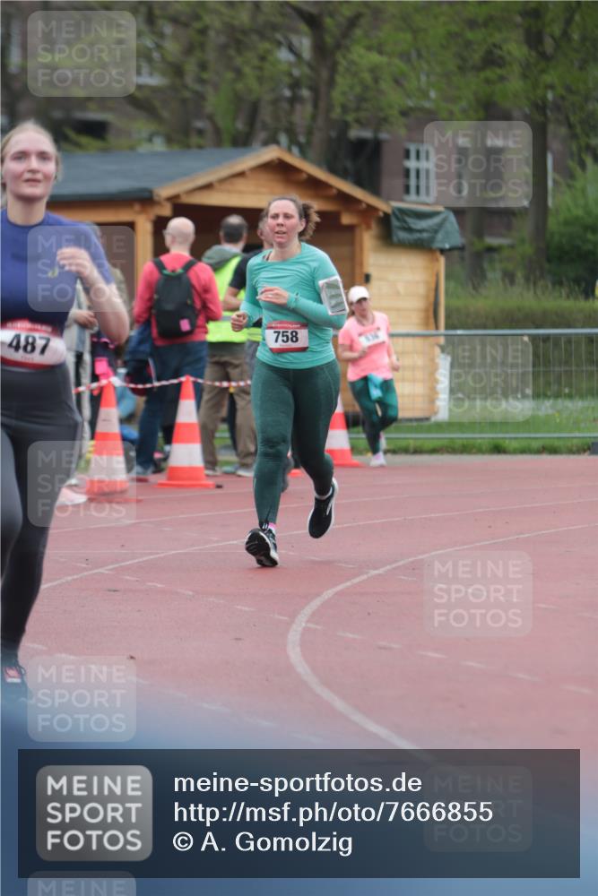 13.04.2025 - Hammer Lauf A. Gomolzig http://msf.ph/oto/7666855 13.04.2025 12:47:59 Ziel 251, 487, 758 meine-sportfotos.de