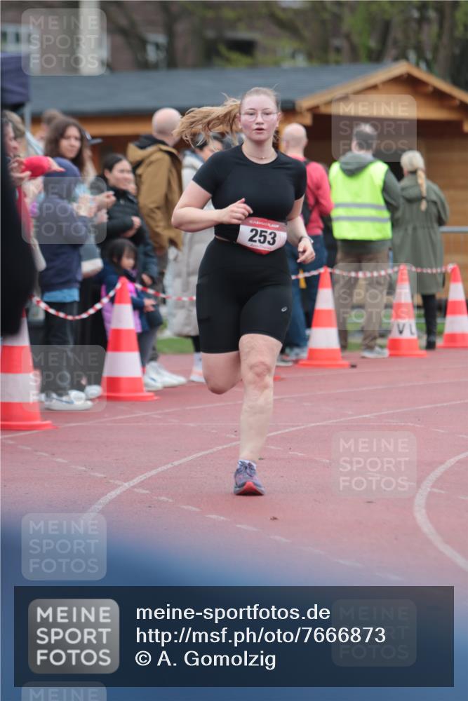 13.04.2025 - Hammer Lauf A. Gomolzig http://msf.ph/oto/7666873 13.04.2025 12:48:21 Ziel 253, 1751 meine-sportfotos.de