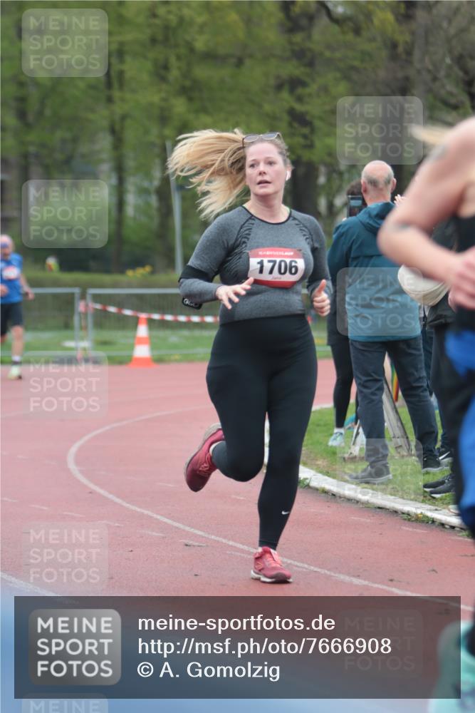 13.04.2025 - Hammer Lauf A. Gomolzig http://msf.ph/oto/7666908 13.04.2025 12:48:58 Ziel 14, 227, 1109, 1136, 1706, 1951 meine-sportfotos.de