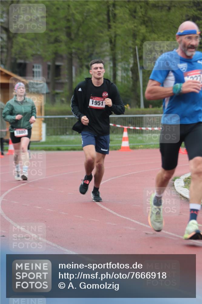 13.04.2025 - Hammer Lauf A. Gomolzig http://msf.ph/oto/7666918 13.04.2025 12:49:05 Ziel 227, 1109, 1880, 1951 meine-sportfotos.de