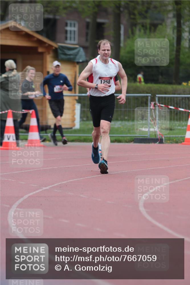 13.04.2025 - Hammer Lauf A. Gomolzig http://msf.ph/oto/7667059 13.04.2025 12:51:27 Ziel 1049, 1258 meine-sportfotos.de