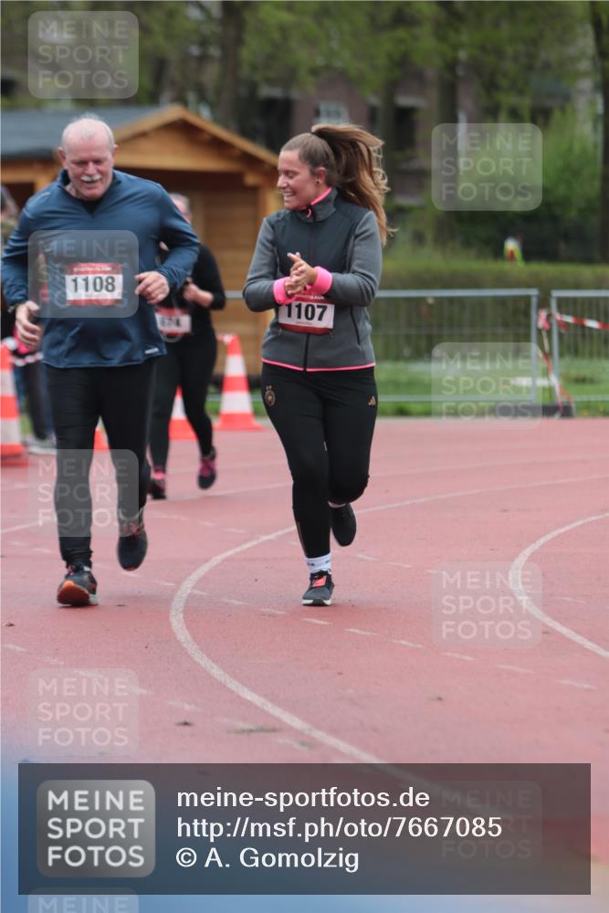 13.04.2025 - Hammer Lauf A. Gomolzig http://msf.ph/oto/7667085 13.04.2025 12:51:48 Ziel 674, 1107, 1108 meine-sportfotos.de