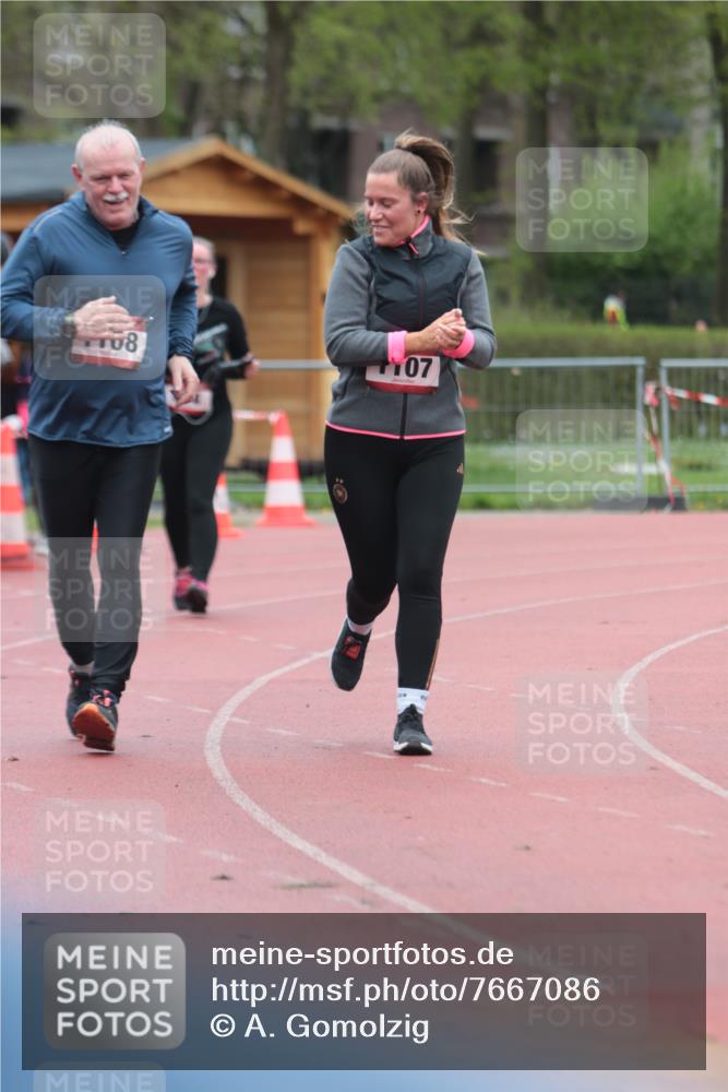 13.04.2025 - Hammer Lauf A. Gomolzig http://msf.ph/oto/7667086 13.04.2025 12:51:48 Ziel 674, 1107, 1108 meine-sportfotos.de