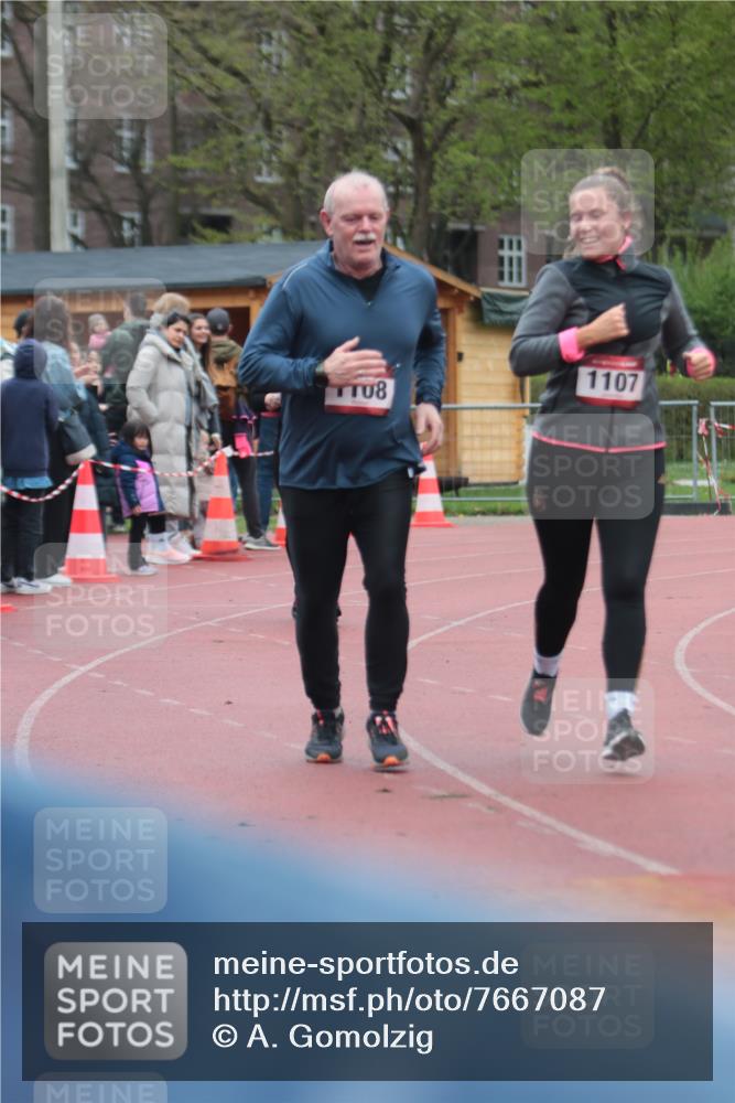 13.04.2025 - Hammer Lauf A. Gomolzig http://msf.ph/oto/7667087 13.04.2025 12:51:49 Ziel 674, 1107, 1108 meine-sportfotos.de
