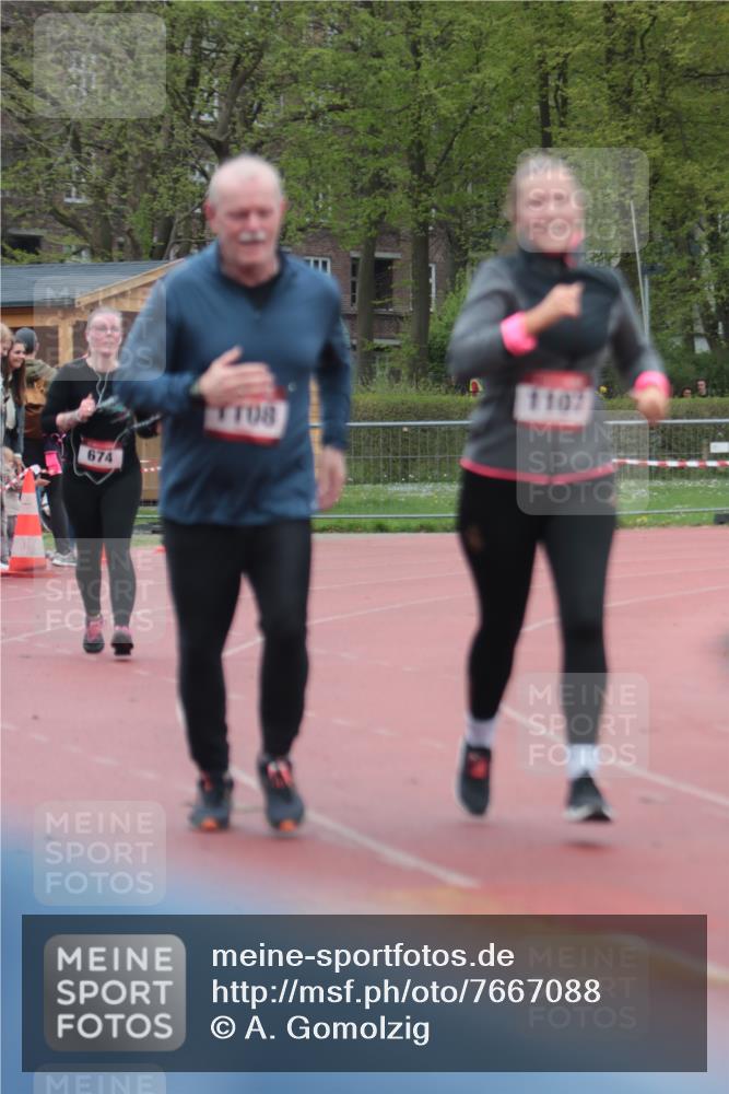 13.04.2025 - Hammer Lauf A. Gomolzig http://msf.ph/oto/7667088 13.04.2025 12:51:50 Ziel 674, 1107, 1108 meine-sportfotos.de