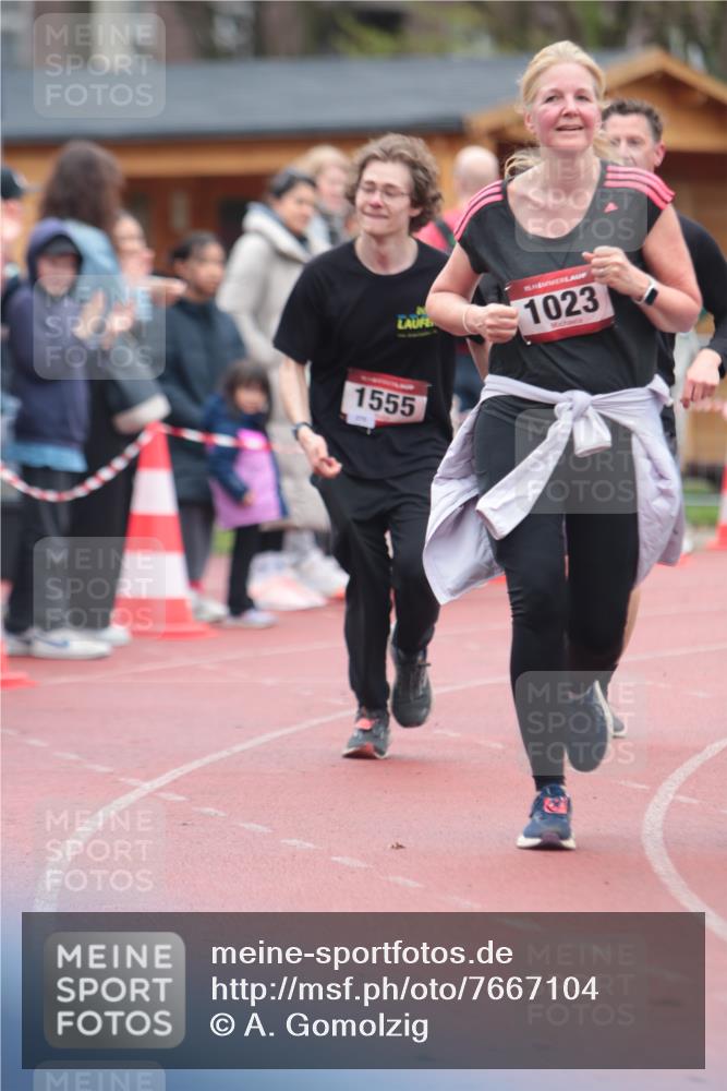 13.04.2025 - Hammer Lauf A. Gomolzig http://msf.ph/oto/7667104 13.04.2025 12:52:05 Ziel 1022, 1023, 1555 meine-sportfotos.de