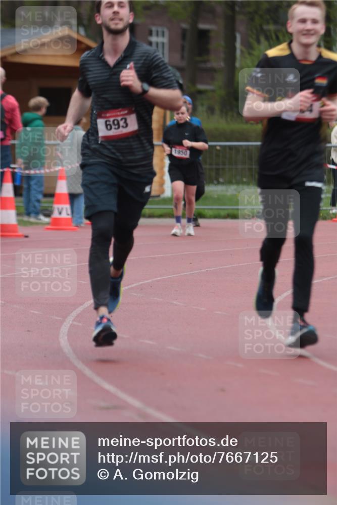 13.04.2025 - Hammer Lauf A. Gomolzig http://msf.ph/oto/7667125 13.04.2025 12:52:31 Ziel 693, 704 meine-sportfotos.de
