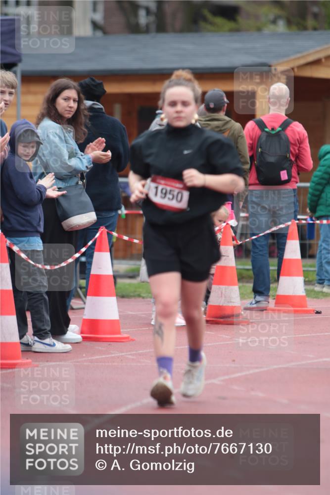 13.04.2025 - Hammer Lauf A. Gomolzig http://msf.ph/oto/7667130 13.04.2025 12:52:38 Ziel 178, 220, 1950 meine-sportfotos.de