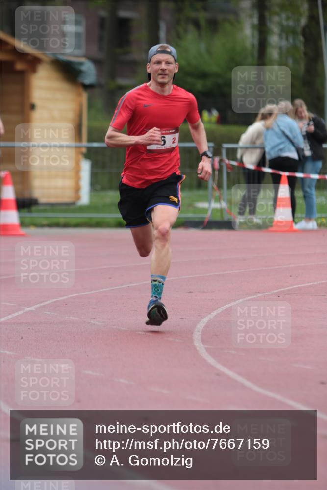 13.04.2025 - Hammer Lauf A. Gomolzig http://msf.ph/oto/7667159 13.04.2025 12:53:25 Ziel 6, 553, 1826 meine-sportfotos.de