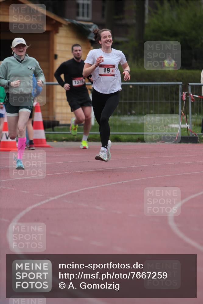 13.04.2025 - Hammer Lauf A. Gomolzig http://msf.ph/oto/7667259 13.04.2025 12:54:58 Ziel 19, 20, 1375 meine-sportfotos.de