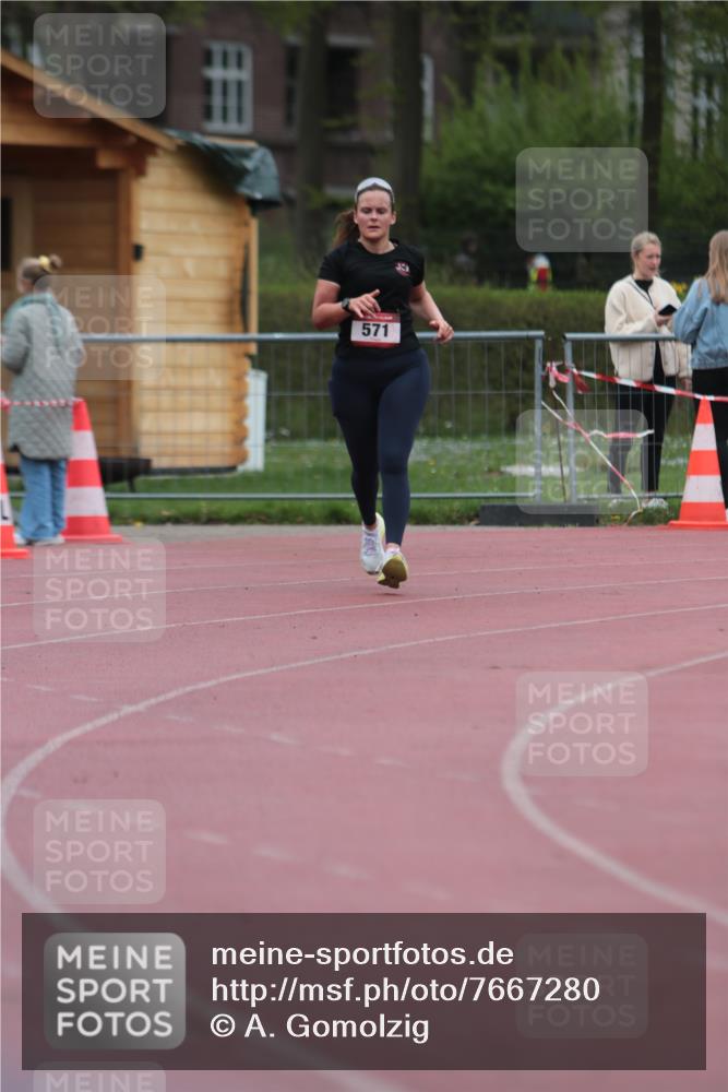 13.04.2025 - Hammer Lauf A. Gomolzig http://msf.ph/oto/7667280 13.04.2025 12:55:49 Ziel 571, 1051 meine-sportfotos.de