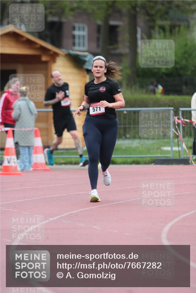 13.04.2025 - Hammer Lauf A. Gomolzig http://msf.ph/oto/7667282 13.04.2025 12:55:51 Ziel 571, 1051 meine-sportfotos.de