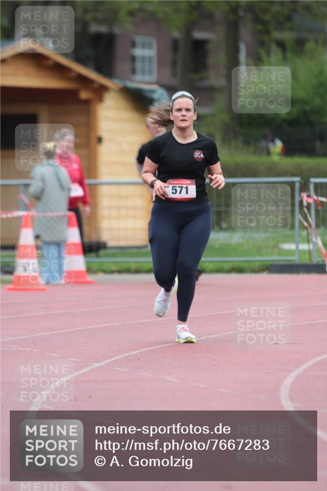 13.04.2025 - Hammer Lauf A. Gomolzig http://msf.ph/oto/7667283 13.04.2025 12:55:51 Ziel 571, 1051 meine-sportfotos.de