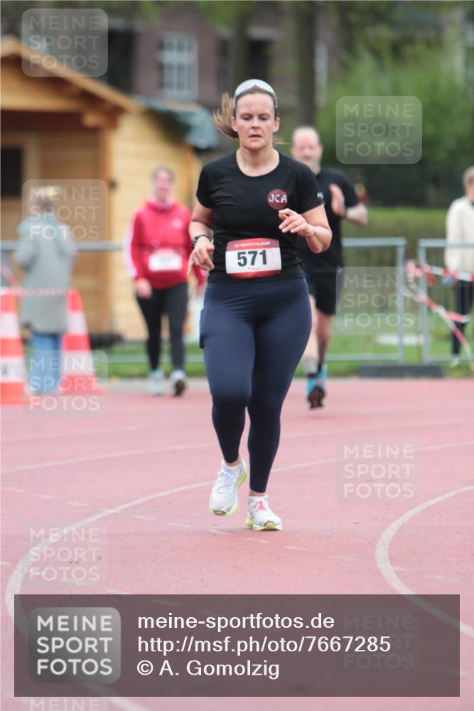 13.04.2025 - Hammer Lauf A. Gomolzig http://msf.ph/oto/7667285 13.04.2025 12:55:52 Ziel 571, 1051 meine-sportfotos.de