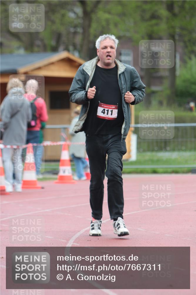 13.04.2025 - Hammer Lauf A. Gomolzig http://msf.ph/oto/7667311 13.04.2025 12:56:10 Ziel 397, 411, 442 meine-sportfotos.de