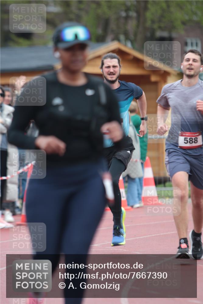 13.04.2025 - Hammer Lauf A. Gomolzig http://msf.ph/oto/7667390 13.04.2025 12:58:43 Ziel 588, 599, 1768 meine-sportfotos.de