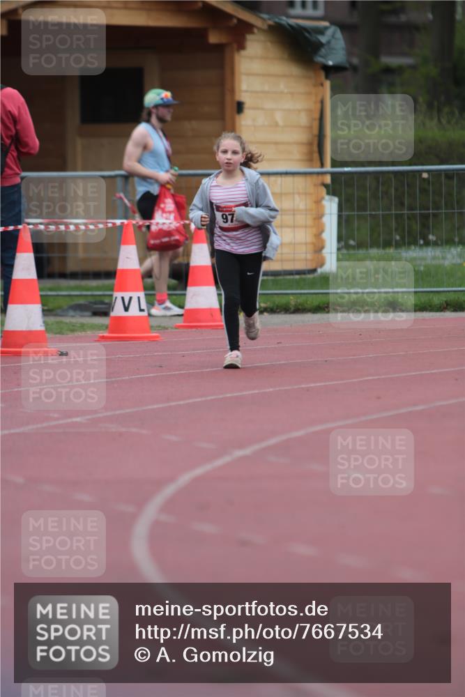 13.04.2025 - Hammer Lauf A. Gomolzig http://msf.ph/oto/7667534 13.04.2025 13:03:41 Ziel 977 meine-sportfotos.de