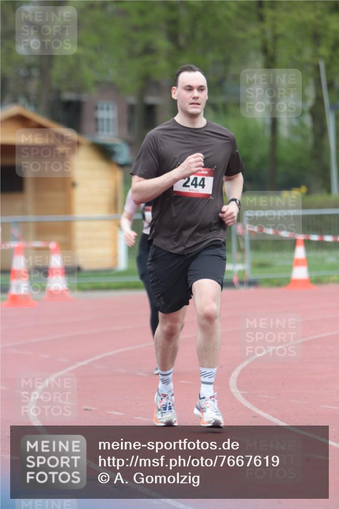 13.04.2025 - Hammer Lauf A. Gomolzig http://msf.ph/oto/7667619 13.04.2025 13:07:09 Ziel 244, 737, 762 meine-sportfotos.de