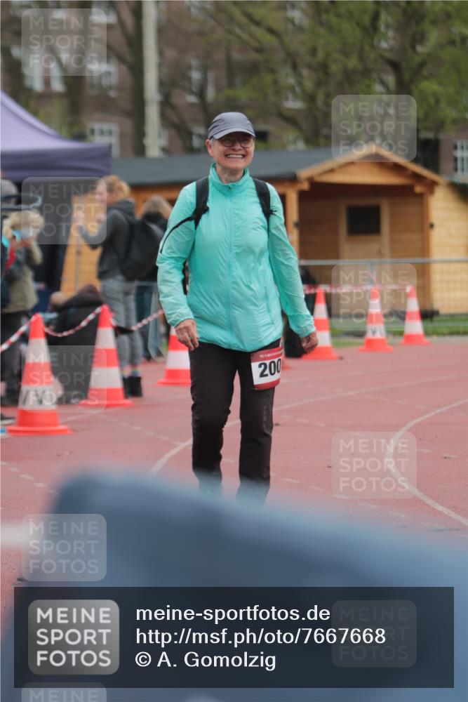 13.04.2025 - Hammer Lauf A. Gomolzig http://msf.ph/oto/7667668 13.04.2025 13:10:45 Ziel 2001 meine-sportfotos.de