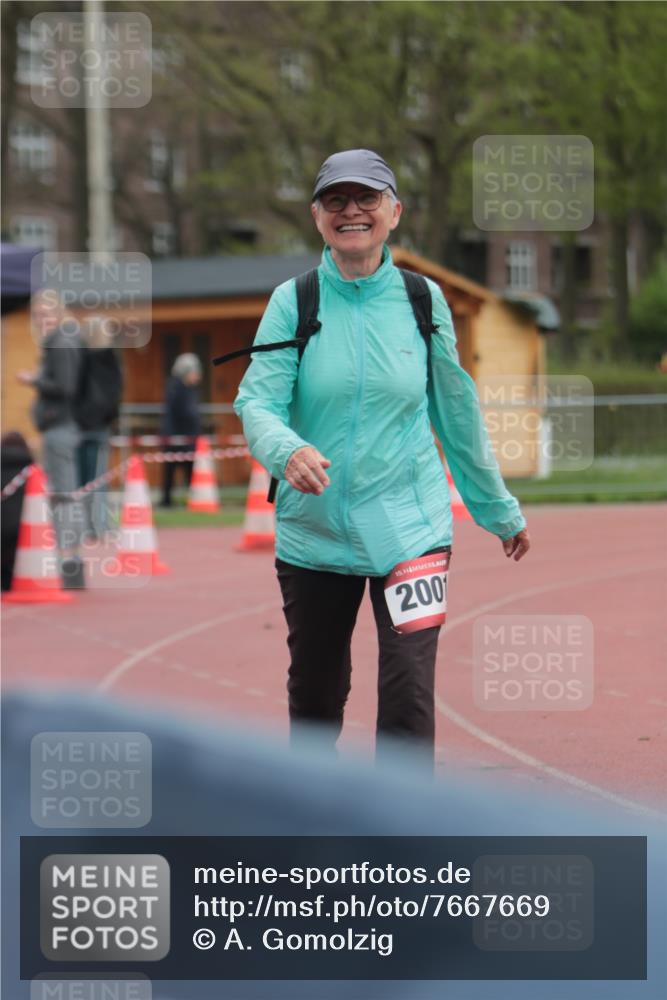 13.04.2025 - Hammer Lauf A. Gomolzig http://msf.ph/oto/7667669 13.04.2025 13:10:46 Ziel 2001 meine-sportfotos.de