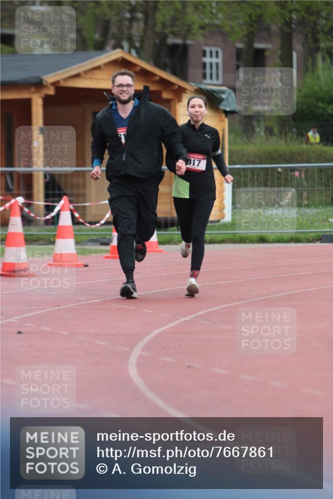 13.04.2025 - Hammer Lauf A. Gomolzig http://msf.ph/oto/7667861 13.04.2025 13:21:58 Ziel 817, 818 meine-sportfotos.de