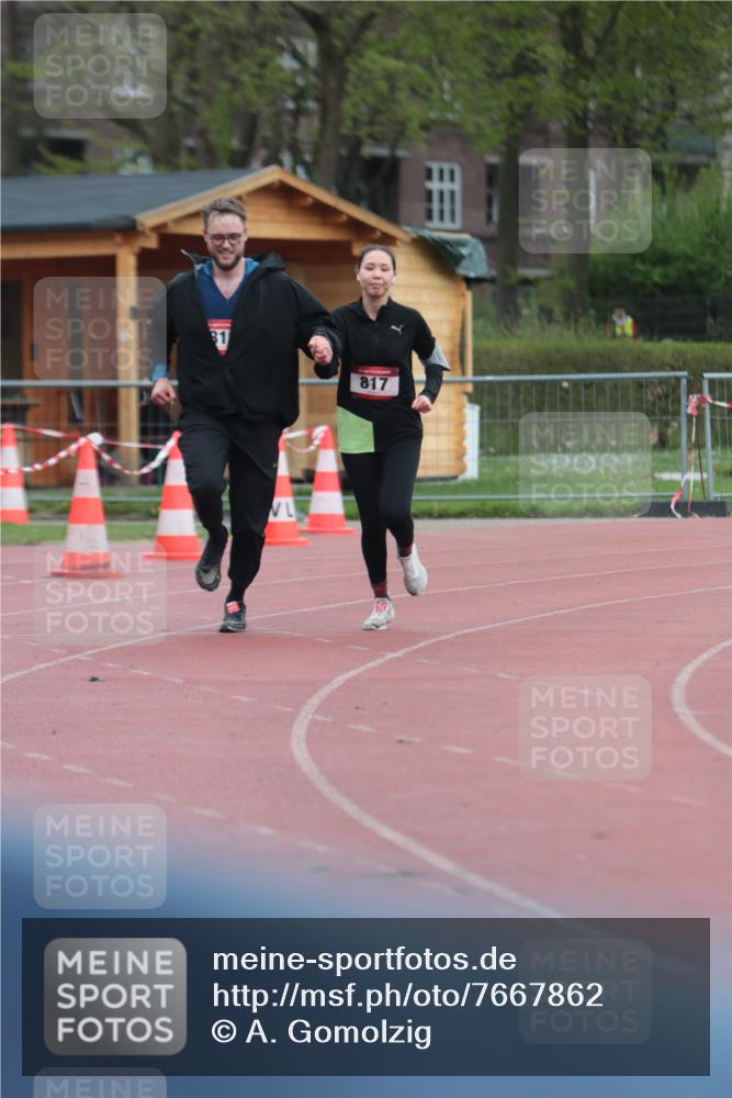 13.04.2025 - Hammer Lauf A. Gomolzig http://msf.ph/oto/7667862 13.04.2025 13:21:58 Ziel 817, 818 meine-sportfotos.de