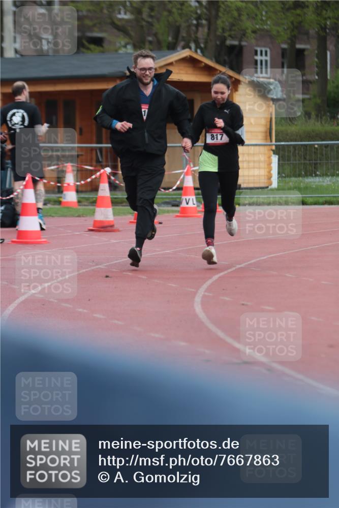 13.04.2025 - Hammer Lauf A. Gomolzig http://msf.ph/oto/7667863 13.04.2025 13:21:59 Ziel 817, 818 meine-sportfotos.de