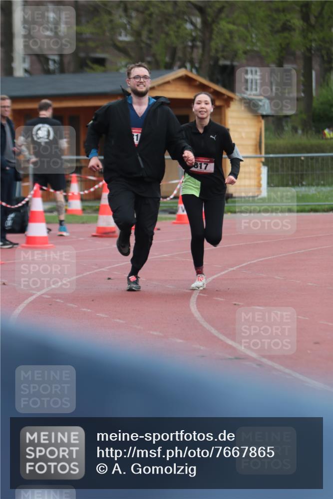 13.04.2025 - Hammer Lauf A. Gomolzig http://msf.ph/oto/7667865 13.04.2025 13:22:00 Ziel 817, 818 meine-sportfotos.de