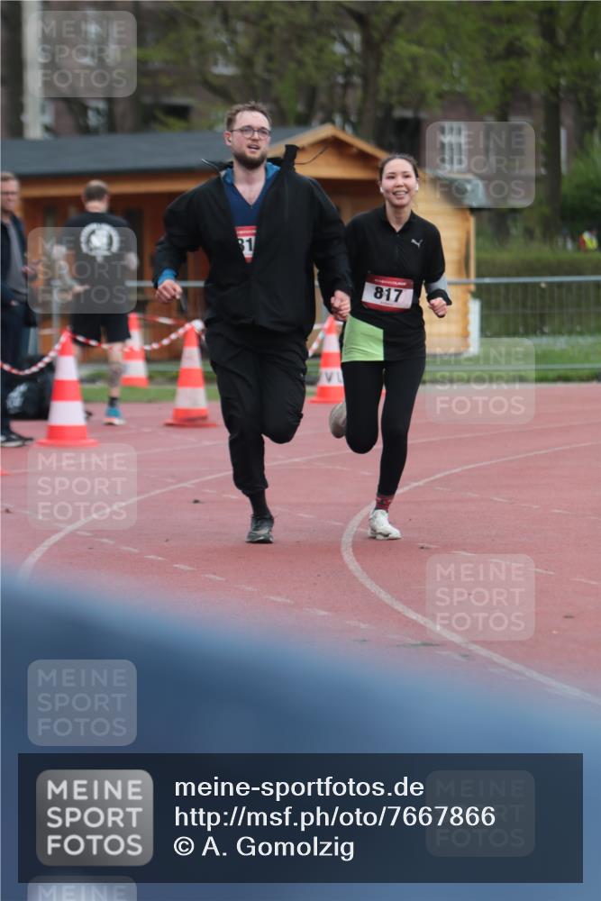 13.04.2025 - Hammer Lauf A. Gomolzig http://msf.ph/oto/7667866 13.04.2025 13:22:00 Ziel 817, 818 meine-sportfotos.de