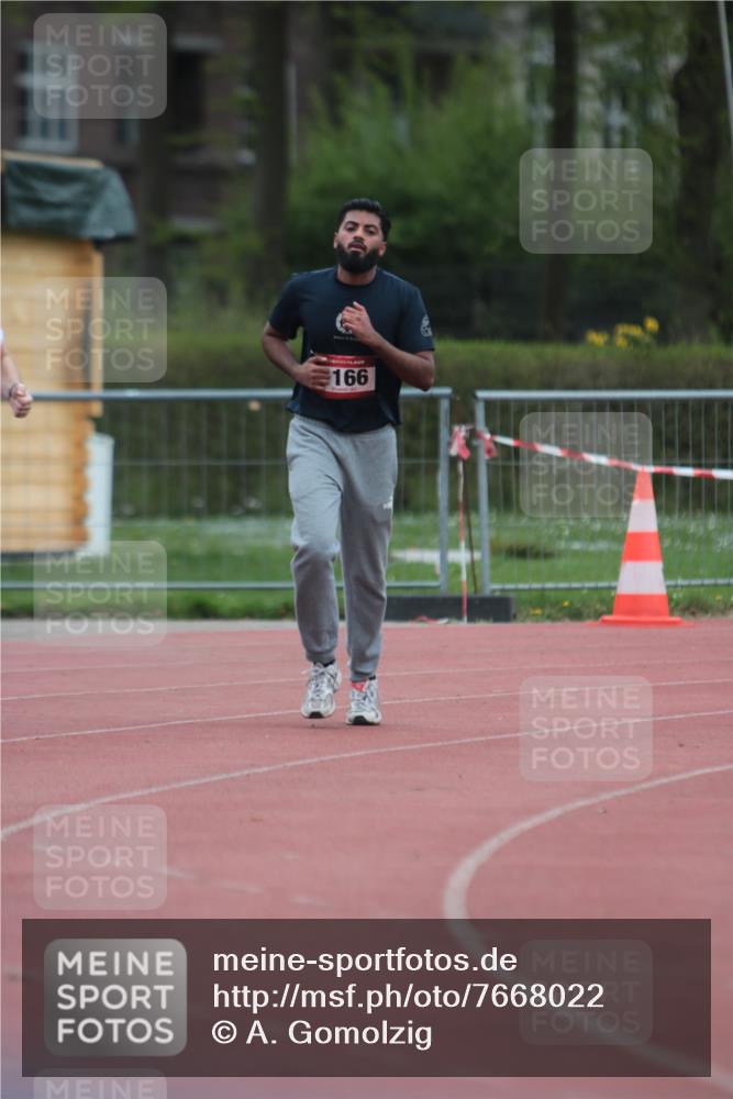 13.04.2025 - Hammer Lauf A. Gomolzig http://msf.ph/oto/7668022 13.04.2025 13:44:35 Ziel 1166, 1167 meine-sportfotos.de